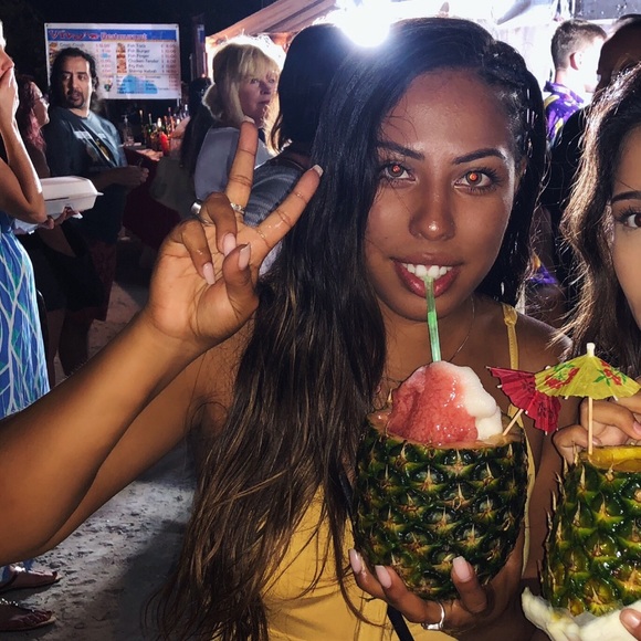 Meet your Posher, Yazmin - Picture 1 of 1